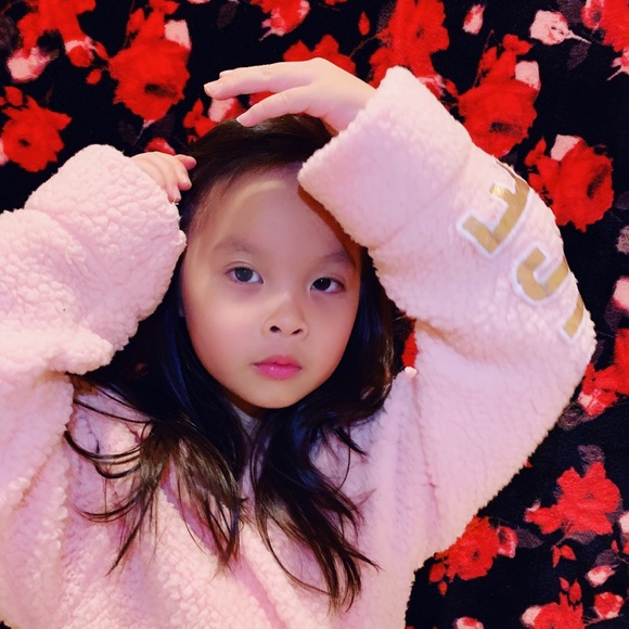 Meet your Posher, Julie - Picture 1 of 1